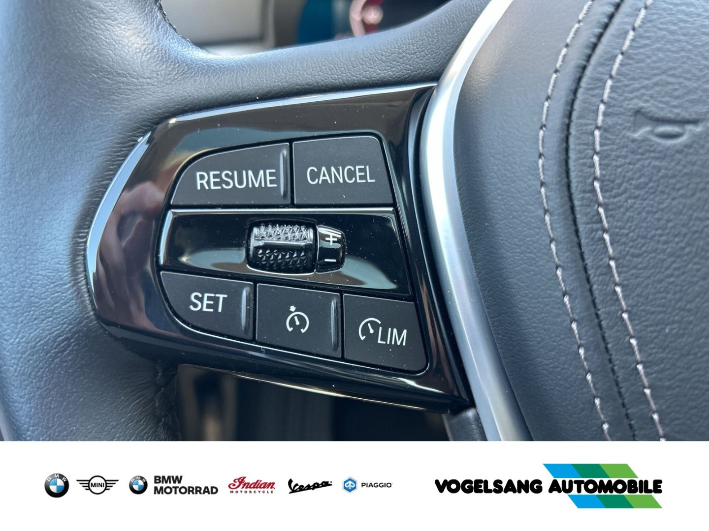 Fahrzeugabbildung BMW 530 e Touring Panorma Komfortsitze Head-Up WLAN