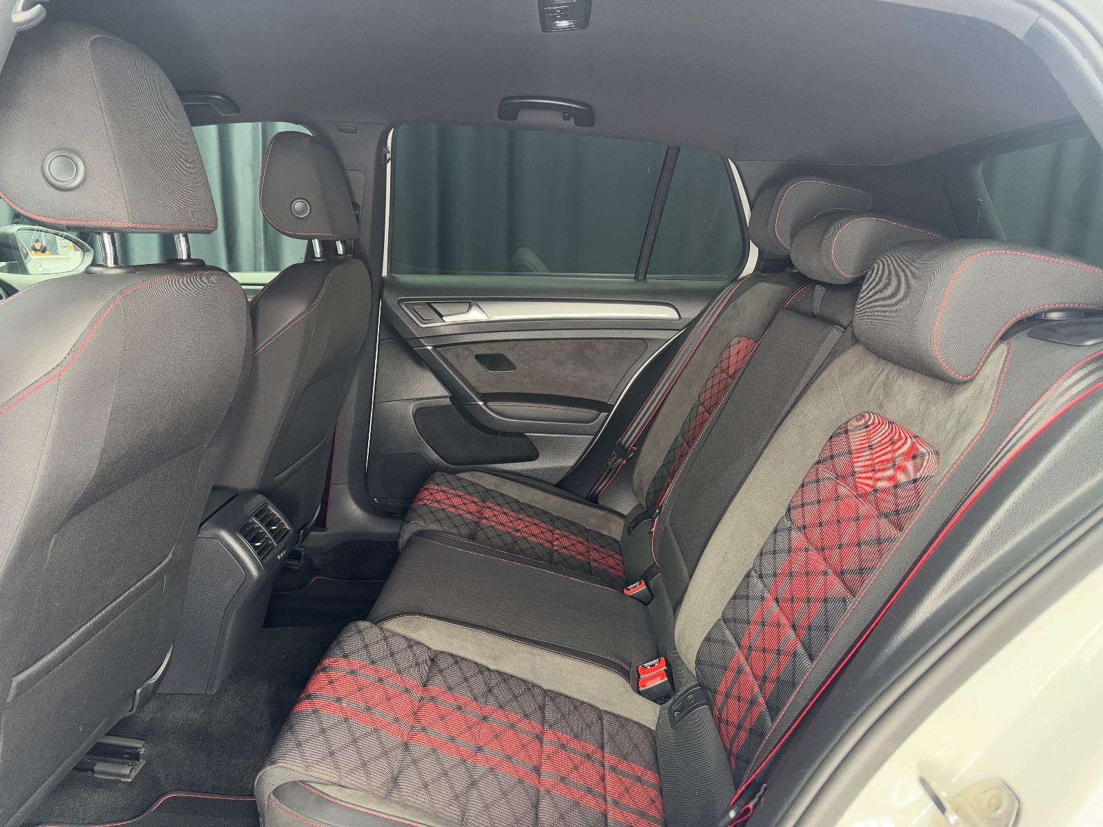 Fahrzeugabbildung Volkswagen Golf VII Lim. GTI TCR|DSG|NAVI|KAMERA|ACC|