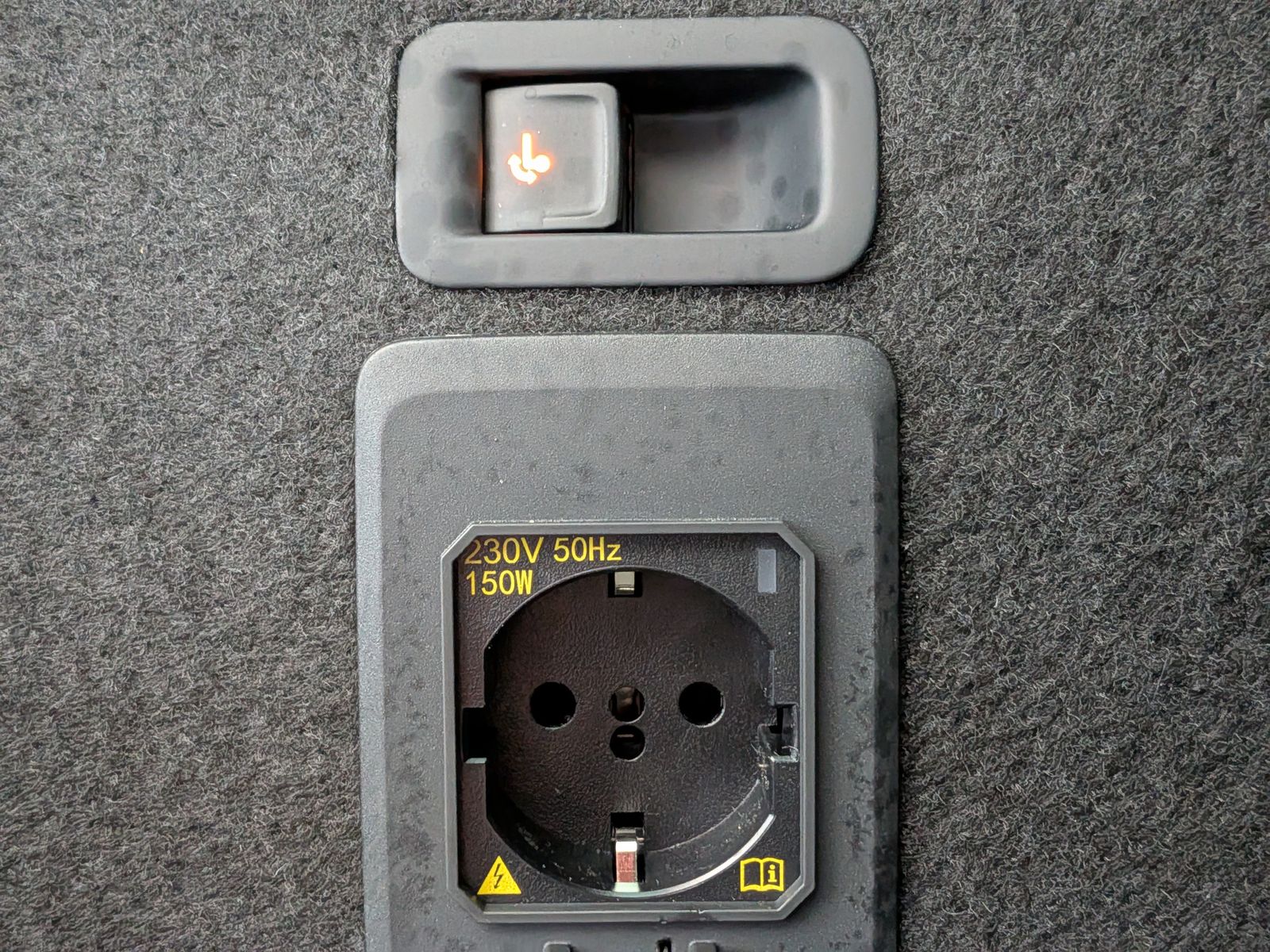 Fahrzeugabbildung CUPRA Leon 1.5 eTSI Dynamic-Edge-Paket Pano Cam AHK 18