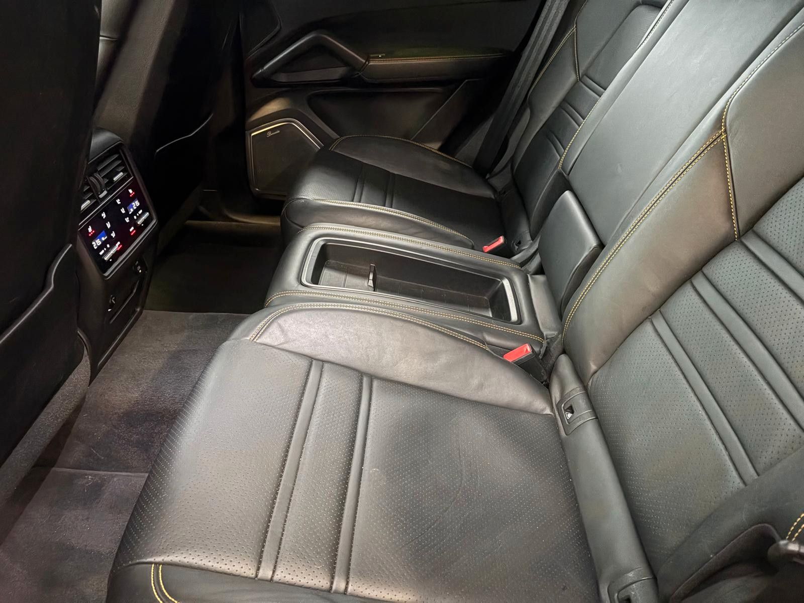 Fahrzeugabbildung Porsche Cayenne Coupe Turbo GT/Burmester/PCCB/Carbon