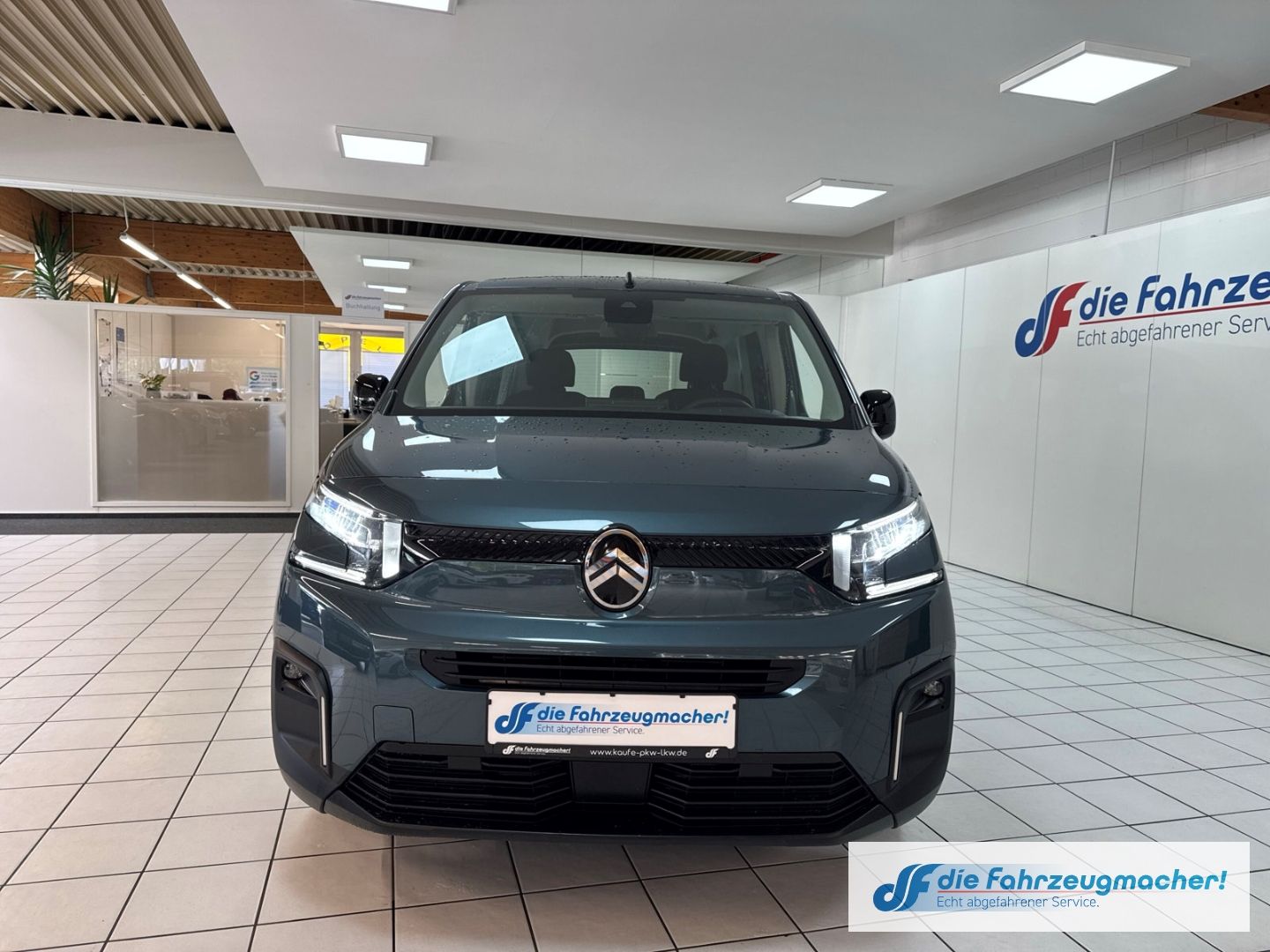 Fahrzeugabbildung Citroën Berlingo Plus Elektromotor M LED Apple CarPlay A