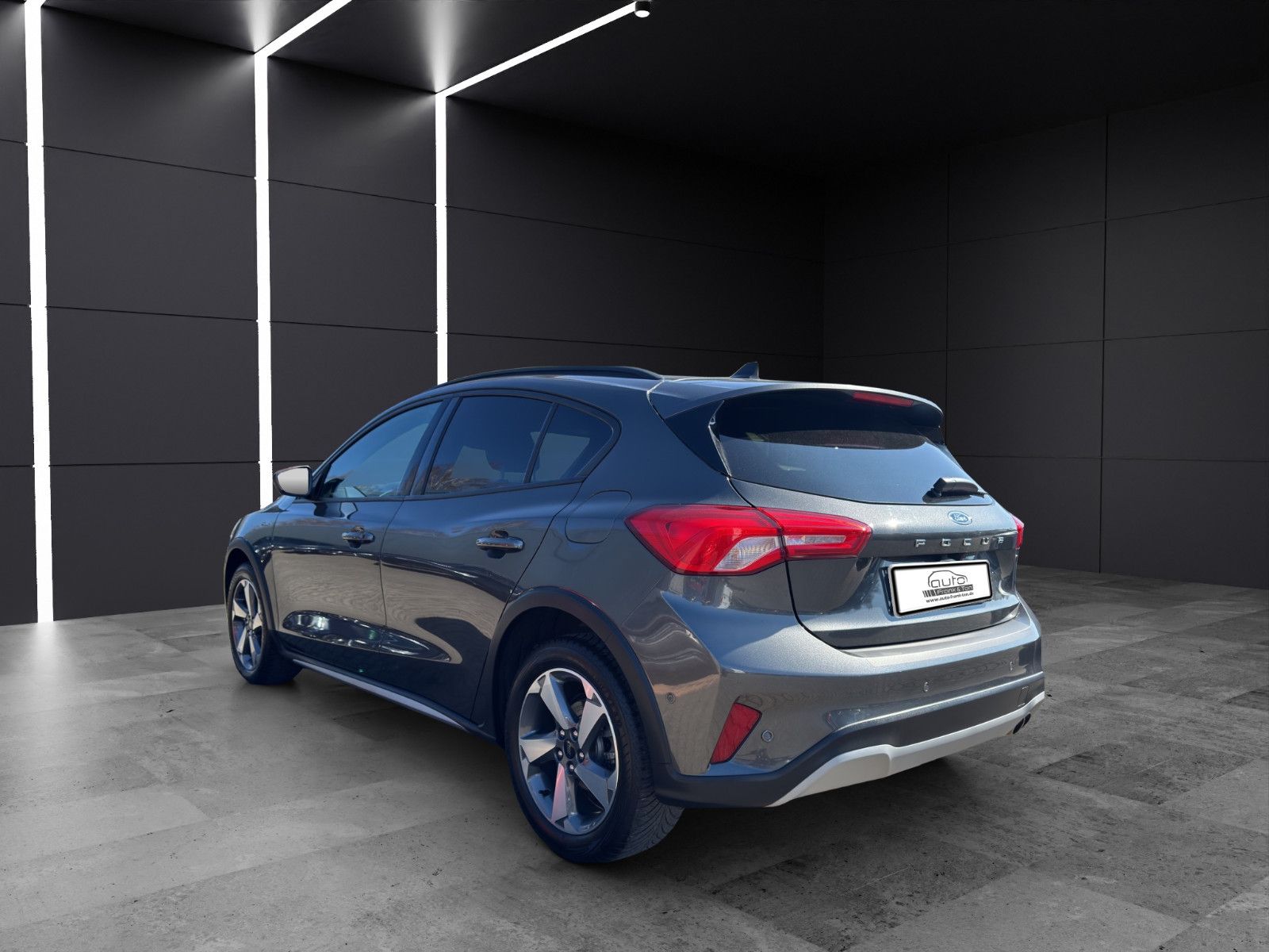 Fahrzeugabbildung Ford Focus Lim. Active X*Ahk*Kamera*Head-Up*LED*