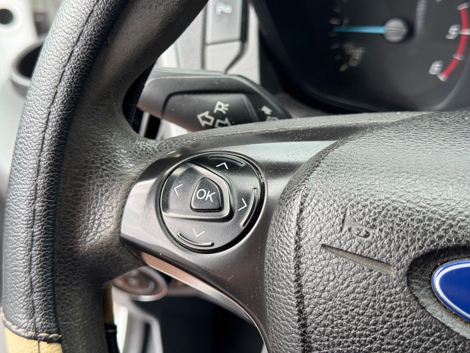 Fahrzeugabbildung Ford Transit Custom 2.2 TDCI HOCHDACH L2 H2 3-SITZER