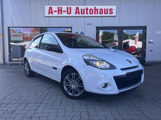 Renault Clio III Night and Day Leichter Heckschaden !