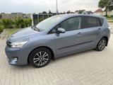 Toyota Verso  - Toyota Verso: Kombi