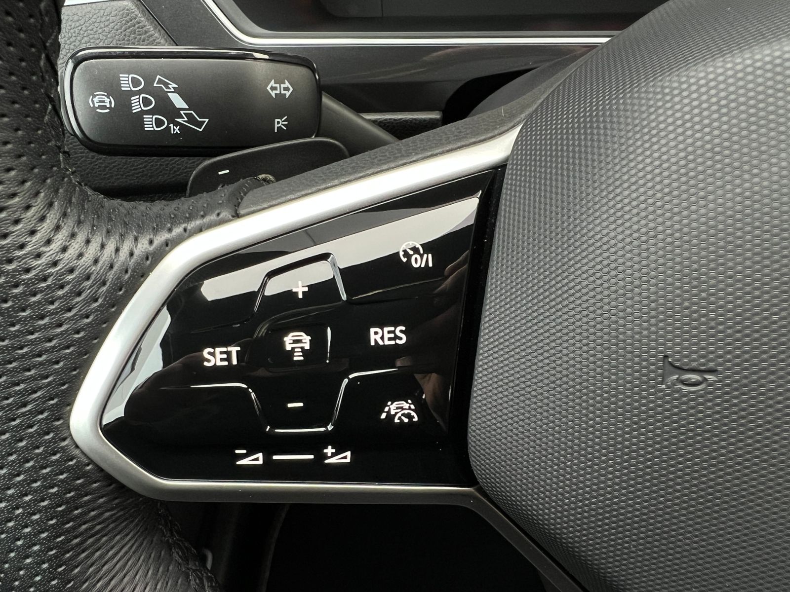 Fahrzeugabbildung Volkswagen Tiguan Allspace R-Line 2.0 TDI DSG 4MOTION *AHK,