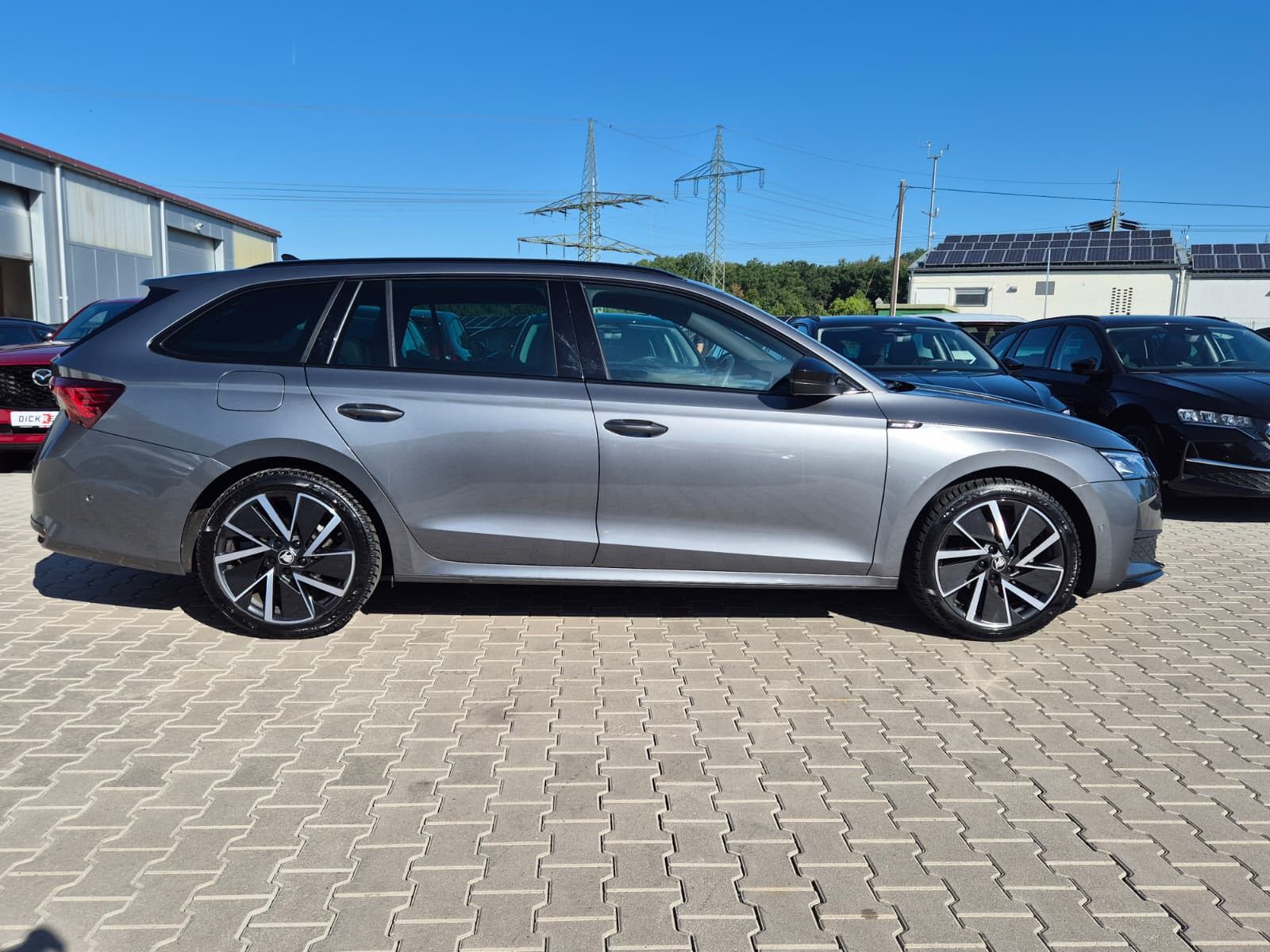 Fahrzeugabbildung SKODA Octavia 1.5 DSG Sportline PANO*MATRIX*AHK*5J.GAR