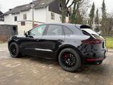 Porsche Macan Turbo mit Performance Paket Turbo Vollaus. - Porsche Macan Turbo-mit-Performance-Paket