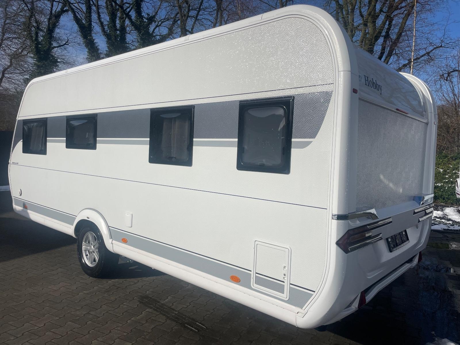 Hobby Excellent 560 WfU  Heckbad mit Dusche Mover Vor