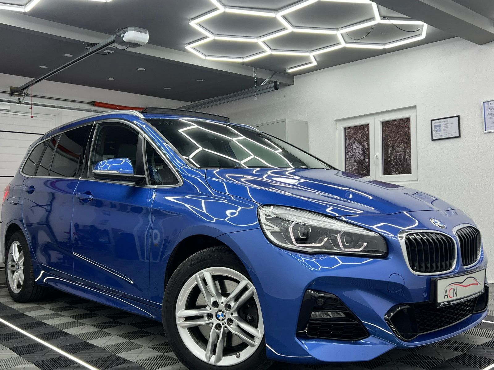 Fahrzeugabbildung BMW 220 d xDrive Gran Tourer M SPORT/HuD/ACC/7-SITZE