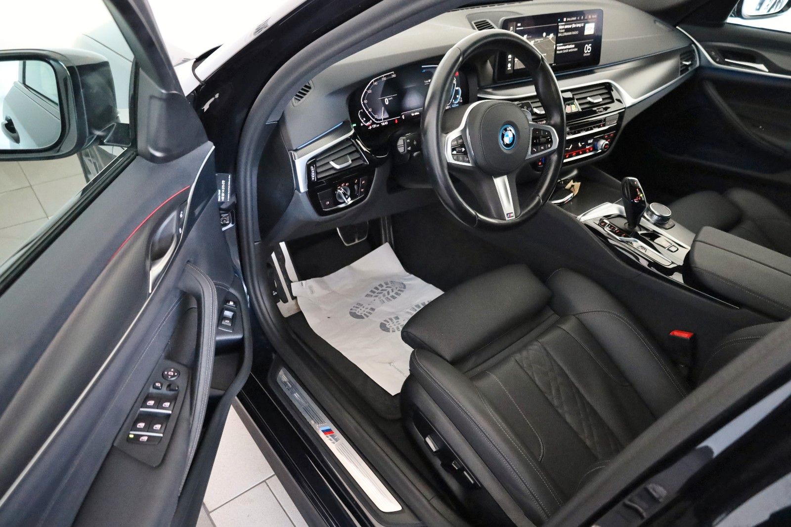 Fahrzeugabbildung BMW 530e Touring M Sport Leder,Navi,LED,Park Assist