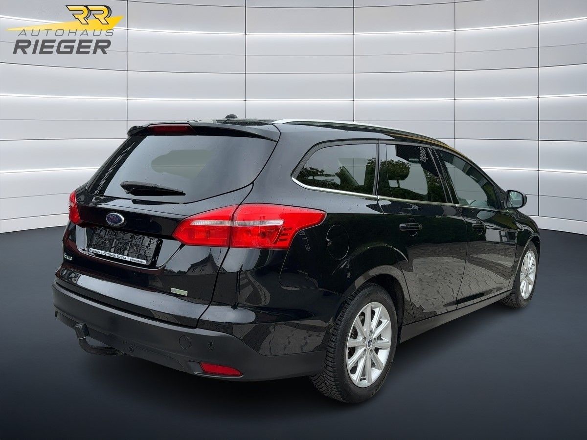 Fahrzeugabbildung Ford Focus Turnier (CEW) Titanium