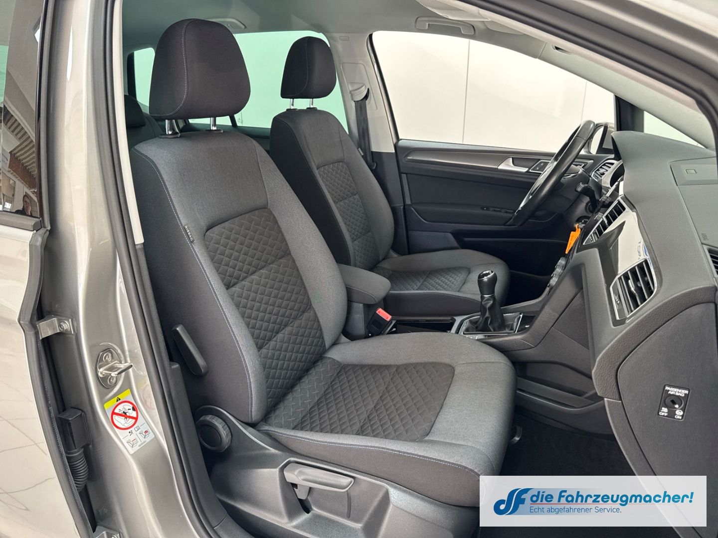 Fahrzeugabbildung Volkswagen Golf Sportsvan VII Join StandHZG Navi Dyn. Kurve