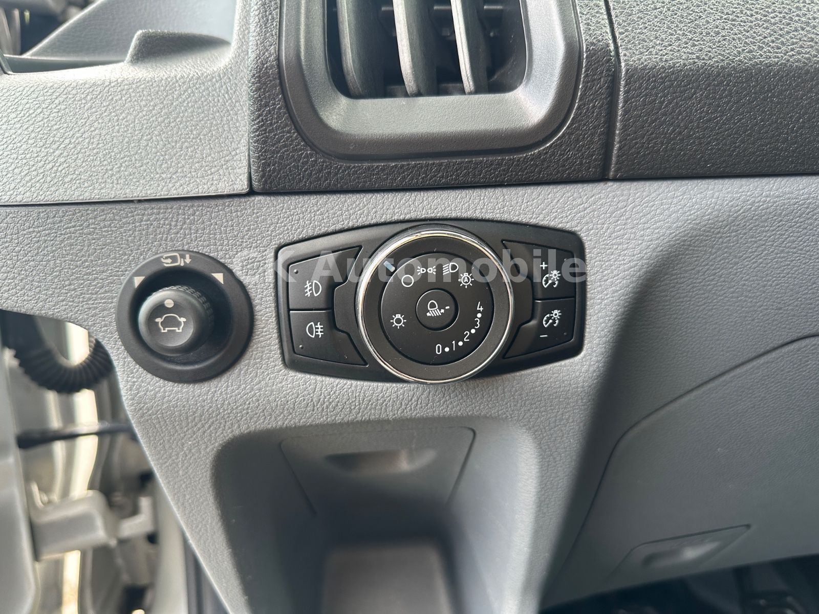 Fahrzeugabbildung Ford Transit Kasten 350 H2L3 Trend/Navi/Klima/PDC
