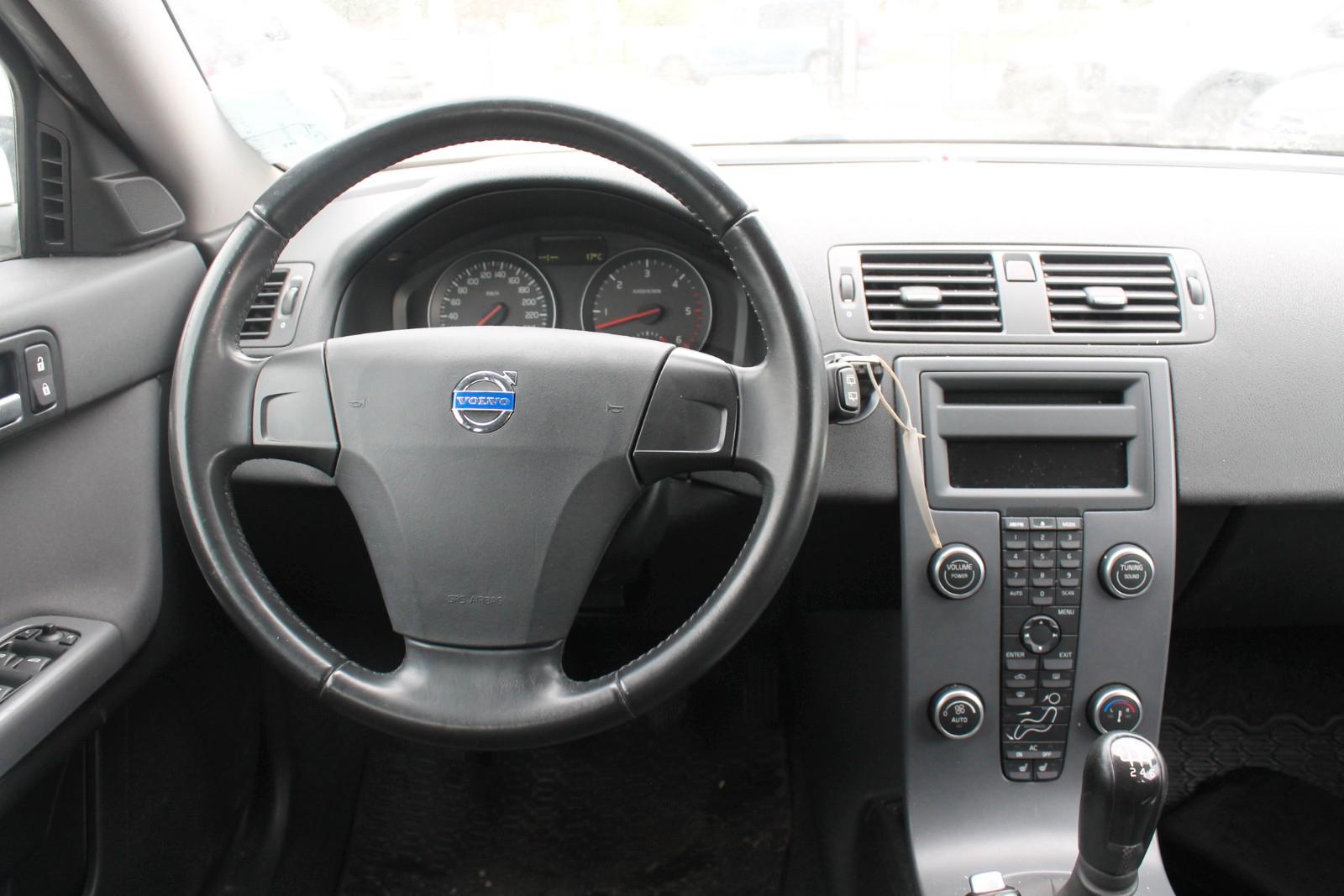 Volvo V50 2012 — photo 9
