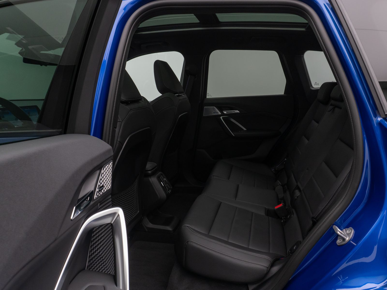 Fahrzeugabbildung BMW iX1 xD30 M Sport Pro Panorama 360°HUD DAB H/K