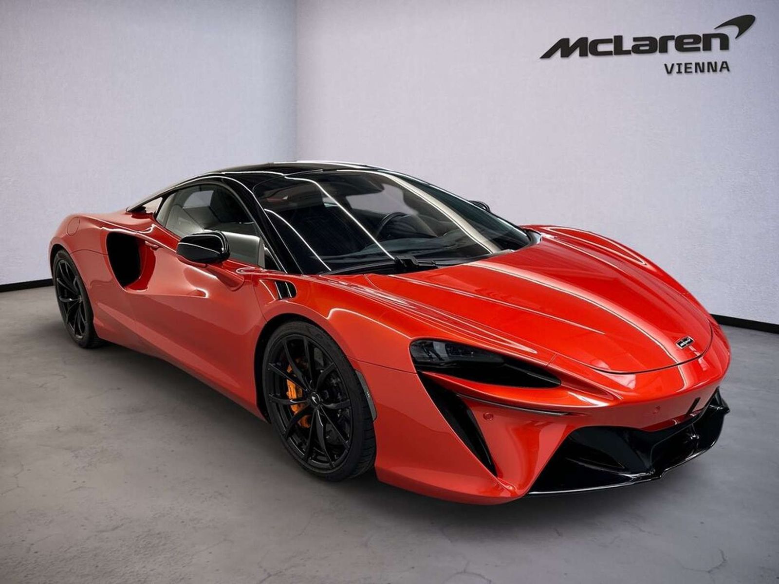 McLaren Artura Coupé / 1.99% Leasingaktion / B&W / Lift imagem 2