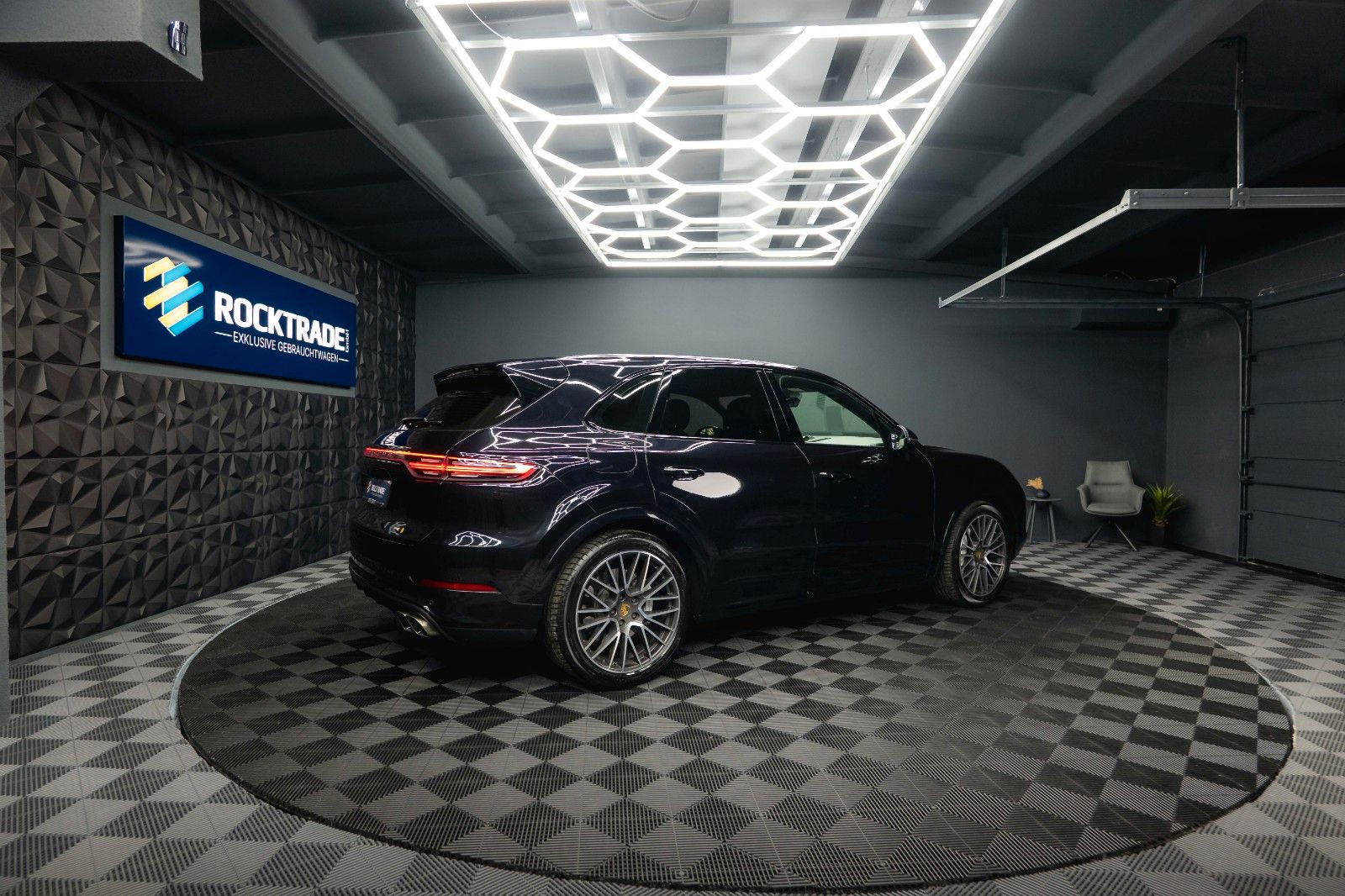 Fahrzeugabbildung Porsche Cayenne Turbo V8 Sport Chrono Black *ACC*LED*