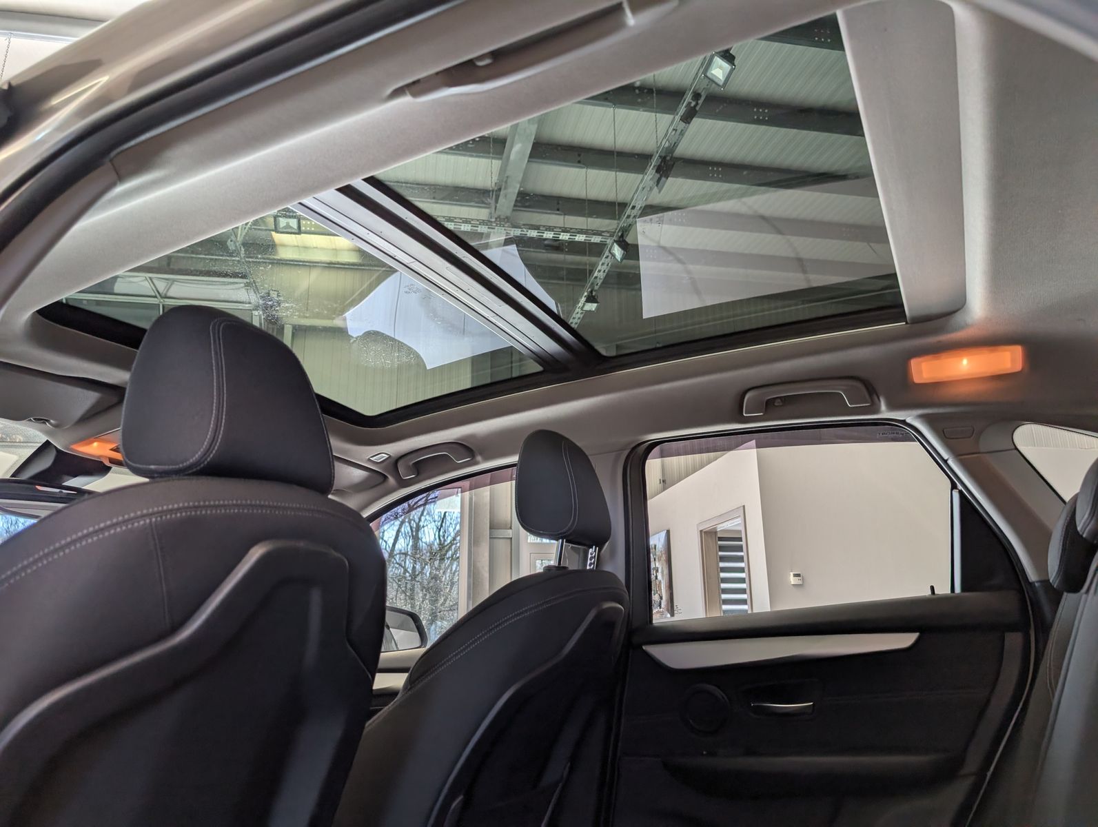 Fahrzeugabbildung BMW 220 i Active Tourer Advantage Navi Cam Pano AHK