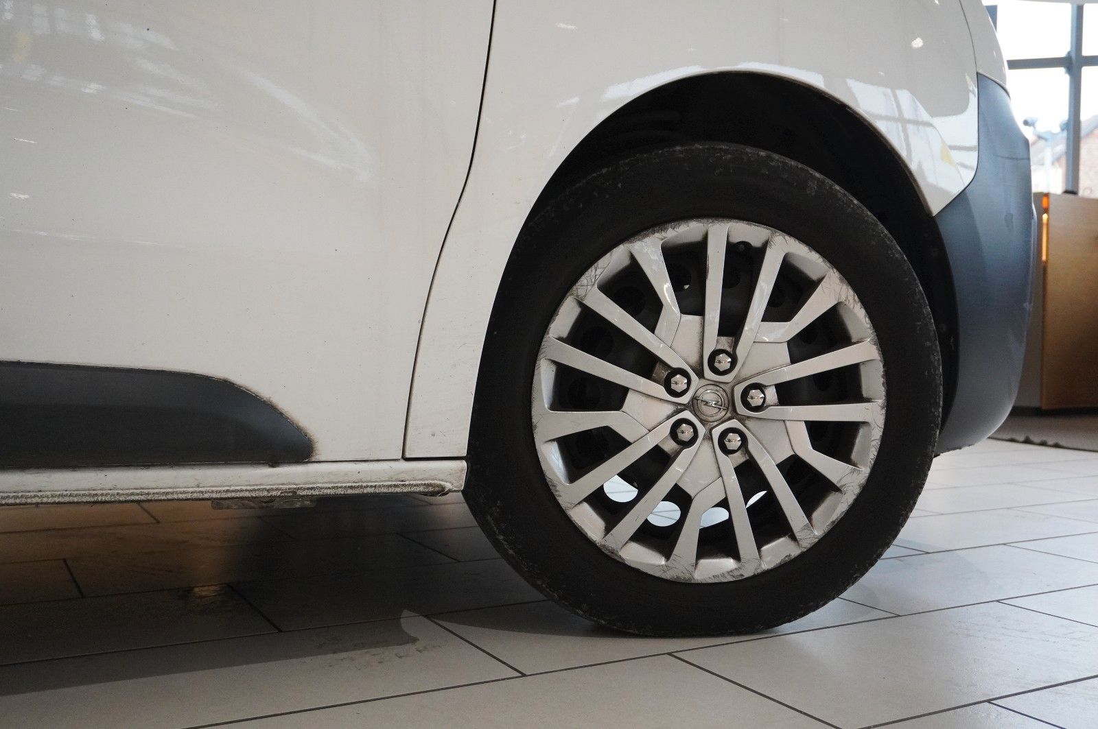 Fahrzeugabbildung Opel Vivaro Cargo 1.5D M EDITION KLIMA/DAB+/PDC/TEMP.