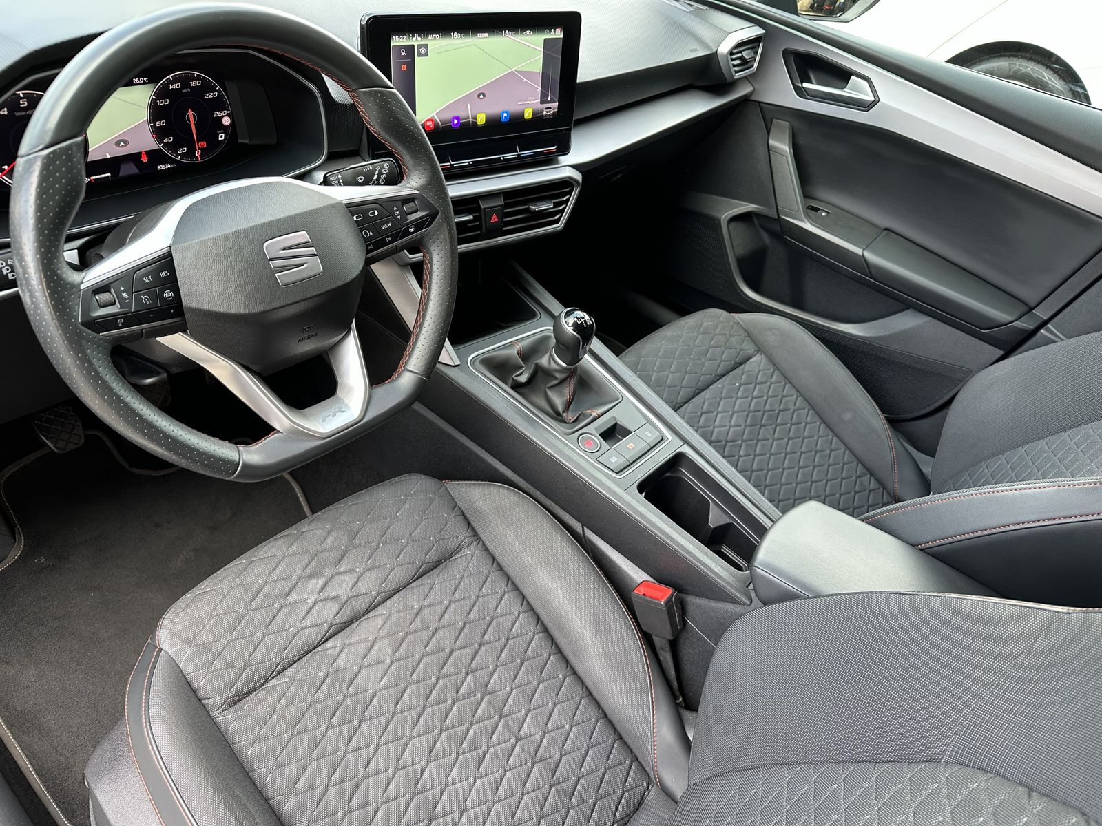 Fahrzeugabbildung SEAT Leon SpT 1.5 TSI FR NAV+LED+ACC+CARPLAY+KAMERA