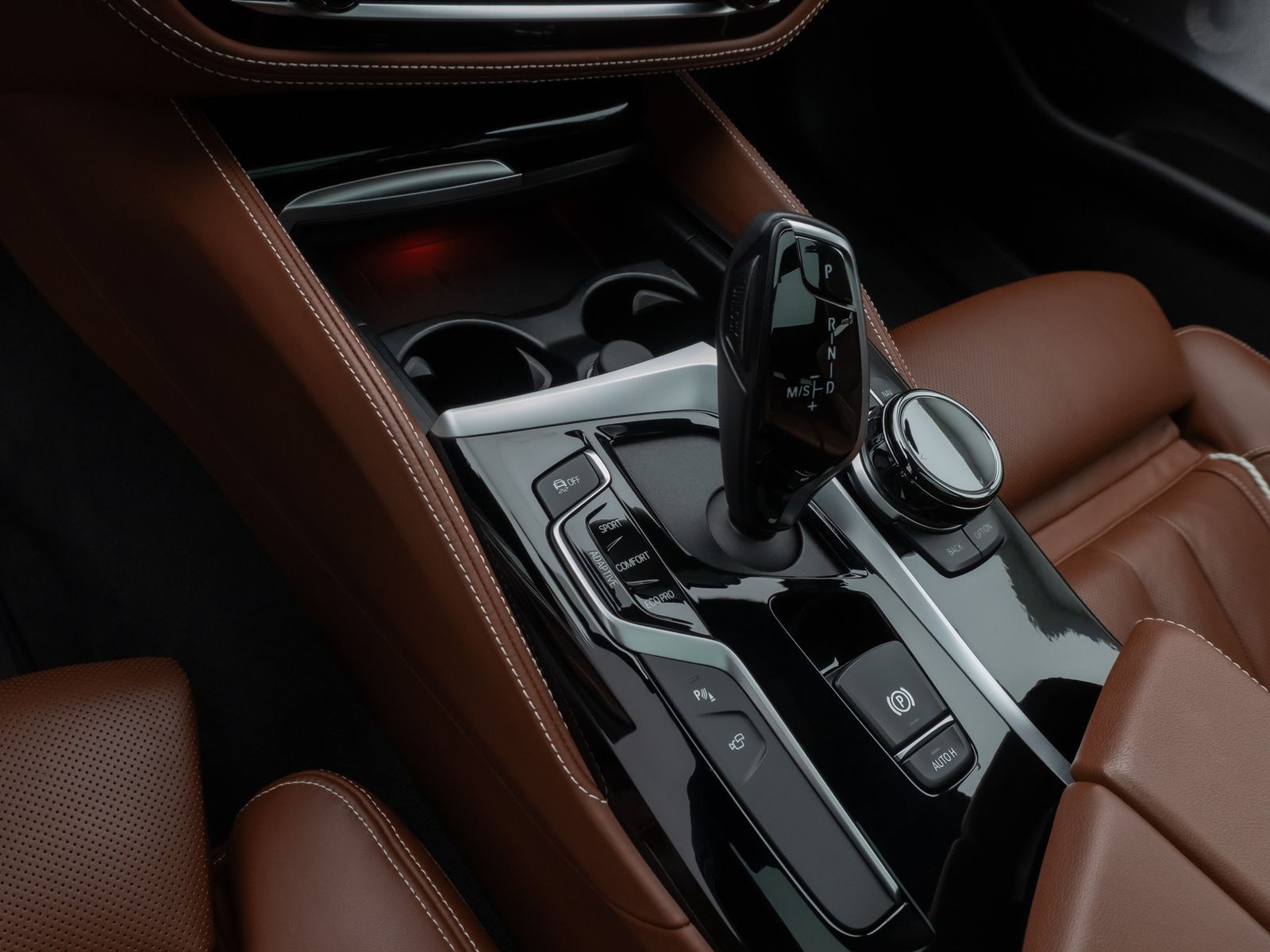 Fahrzeugabbildung BMW 540d xD M Sport Panorama 360°HUD B&W NightVision