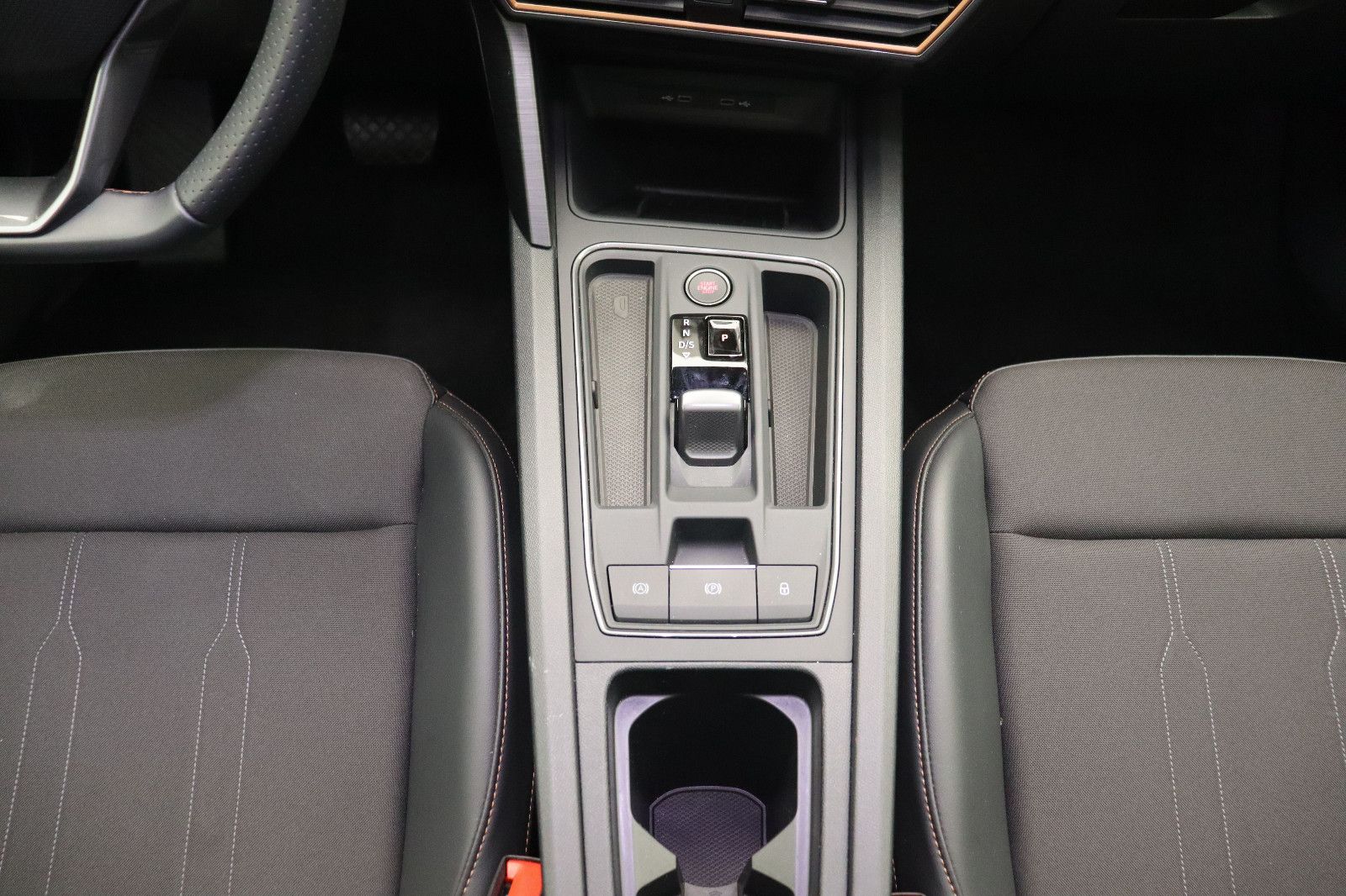 Fahrzeugabbildung CUPRA Leon ST 1.5 eTSI DSG LED Pano Beats