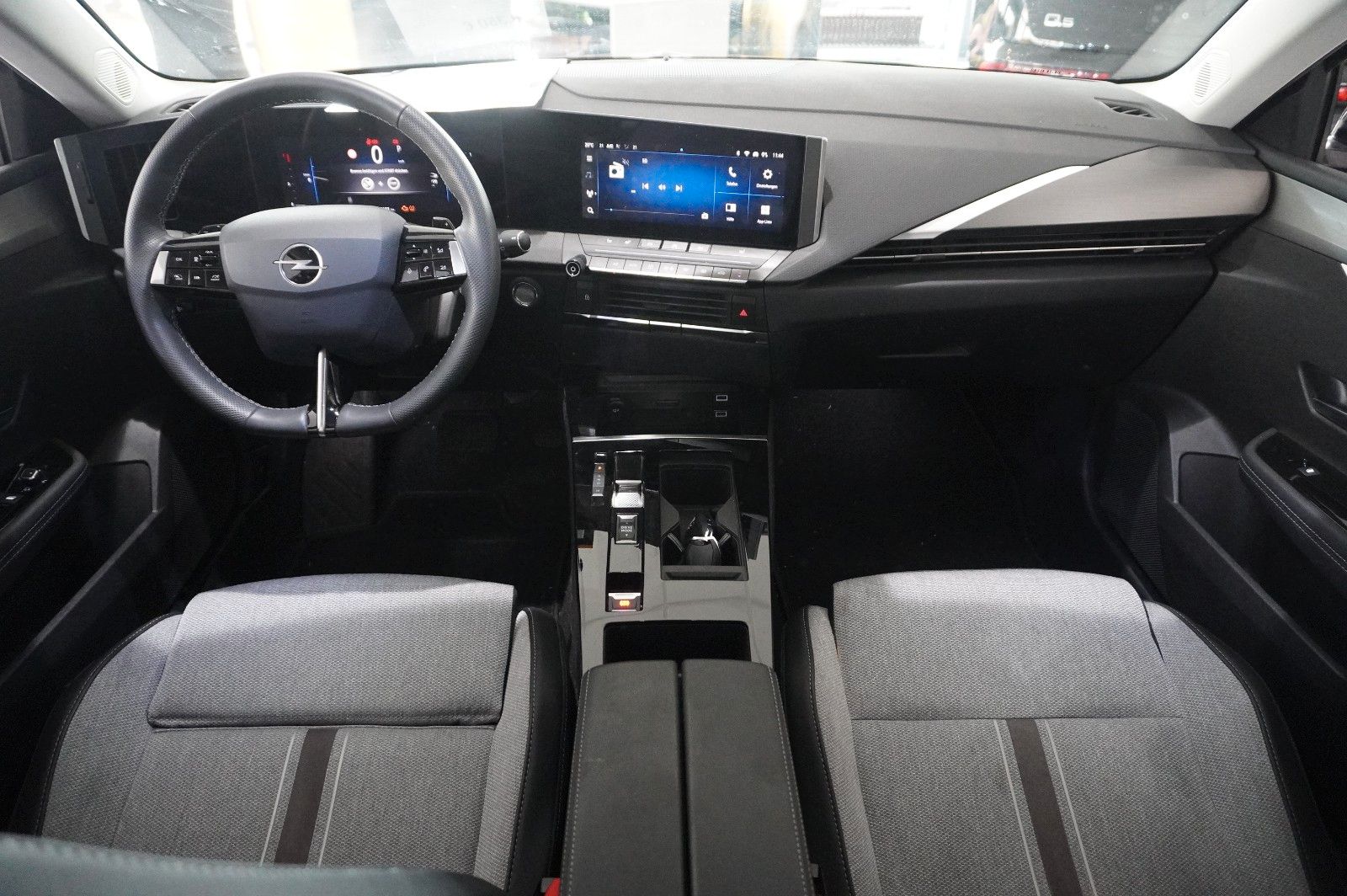 Fahrzeugabbildung Opel Astra L Lim. 1.2T ELEGANCE NAVI/LED/KAMERA/SPORT