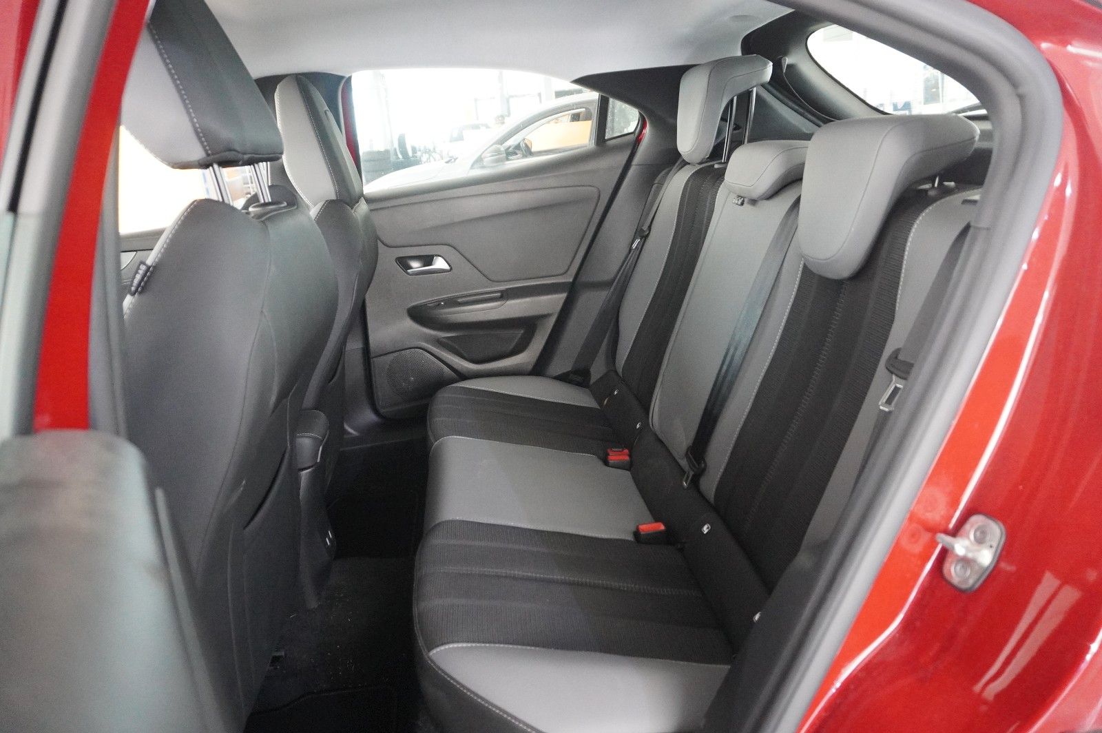 Fahrzeugabbildung Opel Mokka ELEGANCE 1.2T NAVI/LED/KAMERA/SPORT/SH/DAB