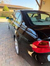 BMW !!!SAMMLERSTÜCK!!! BMW E90 325i-N52 Motor LEDER  - BMW 325 mit Benzin-Antrieb: Limousine