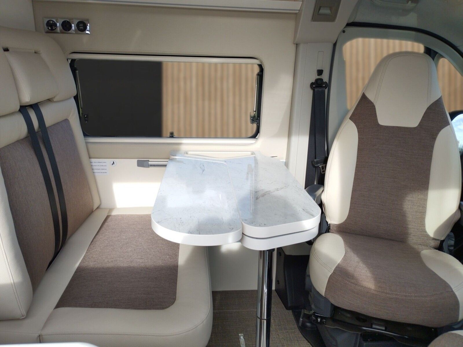 Fahrzeugabbildung Eura Mobil Van V 635 EB Automatik, 180 PS, Fahrassistenz