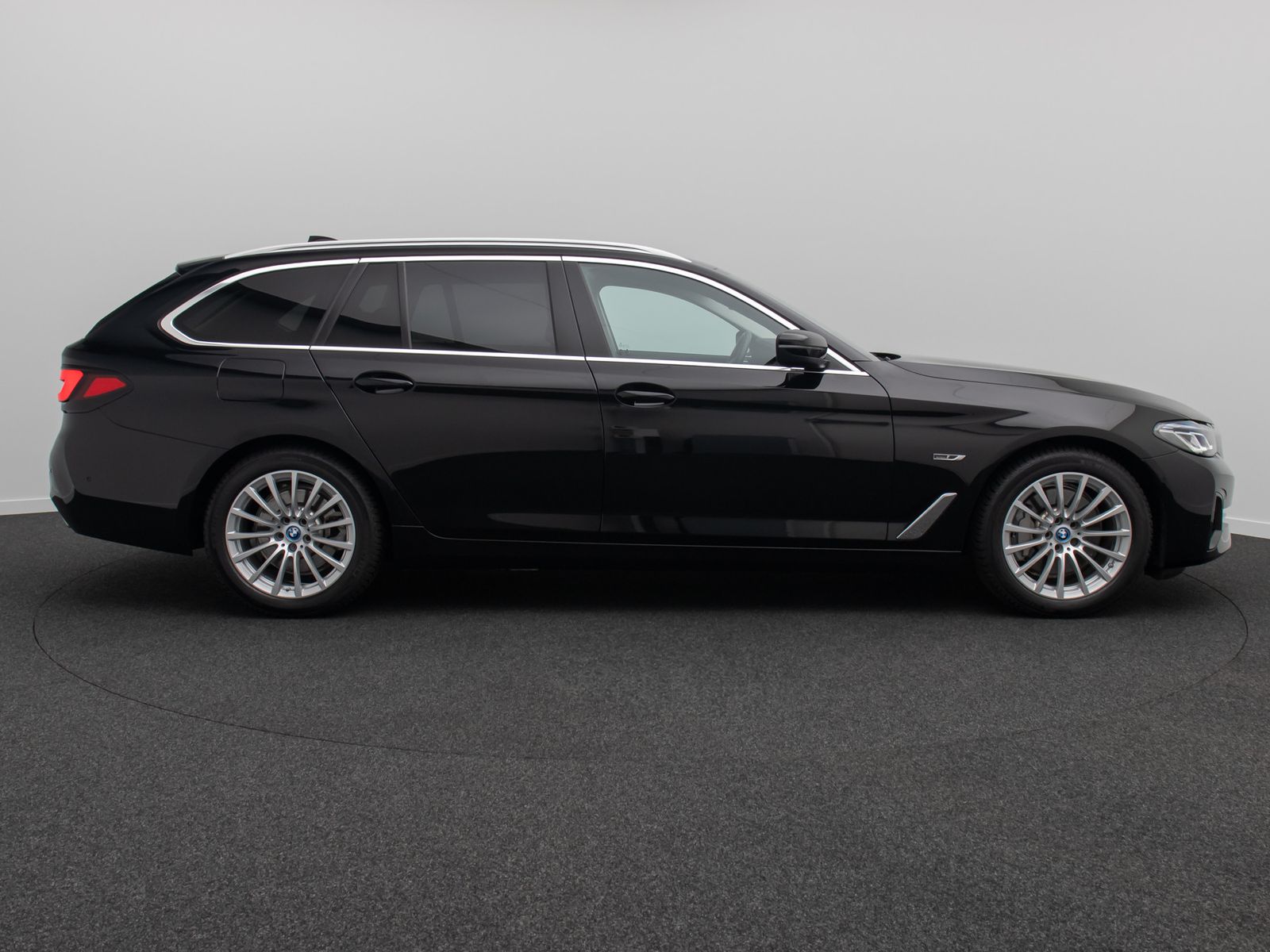 Fahrzeugabbildung BMW 530e Alarm AHK Laser DAB HUD Kamera Sport 18Zoll