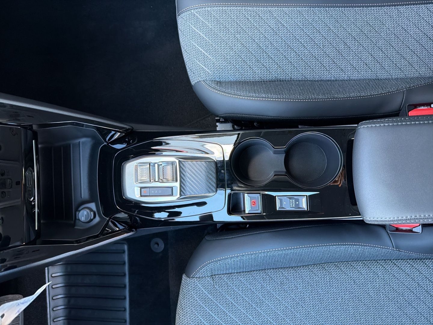 Peugeot 208 - Bild 23