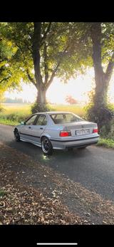 BMW E36 323IA sehr guter Zustand - BMW 323: E36 323i