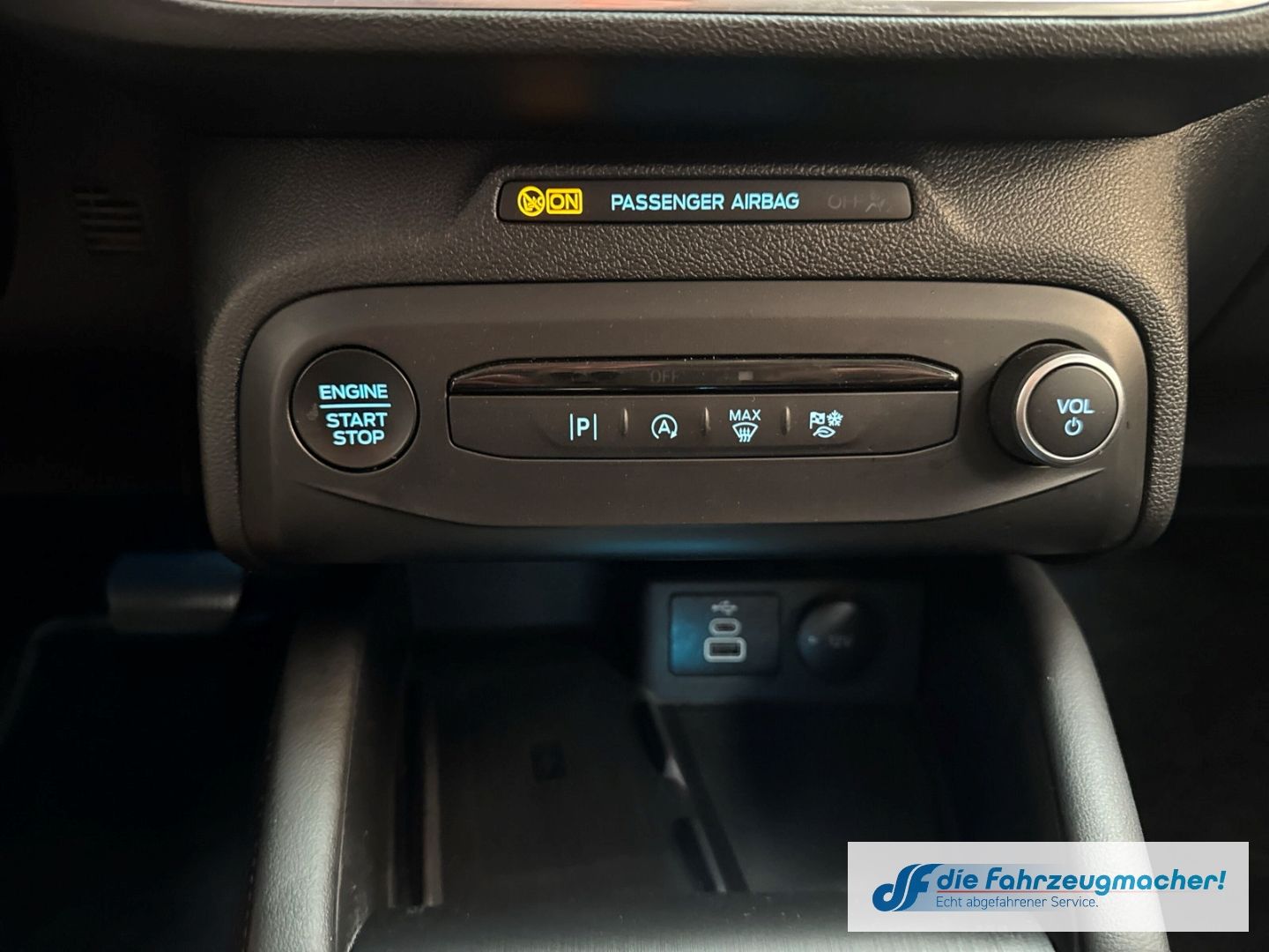 Fahrzeugabbildung Ford Focus Turnier Titanium X Sportpaket Navi Digital