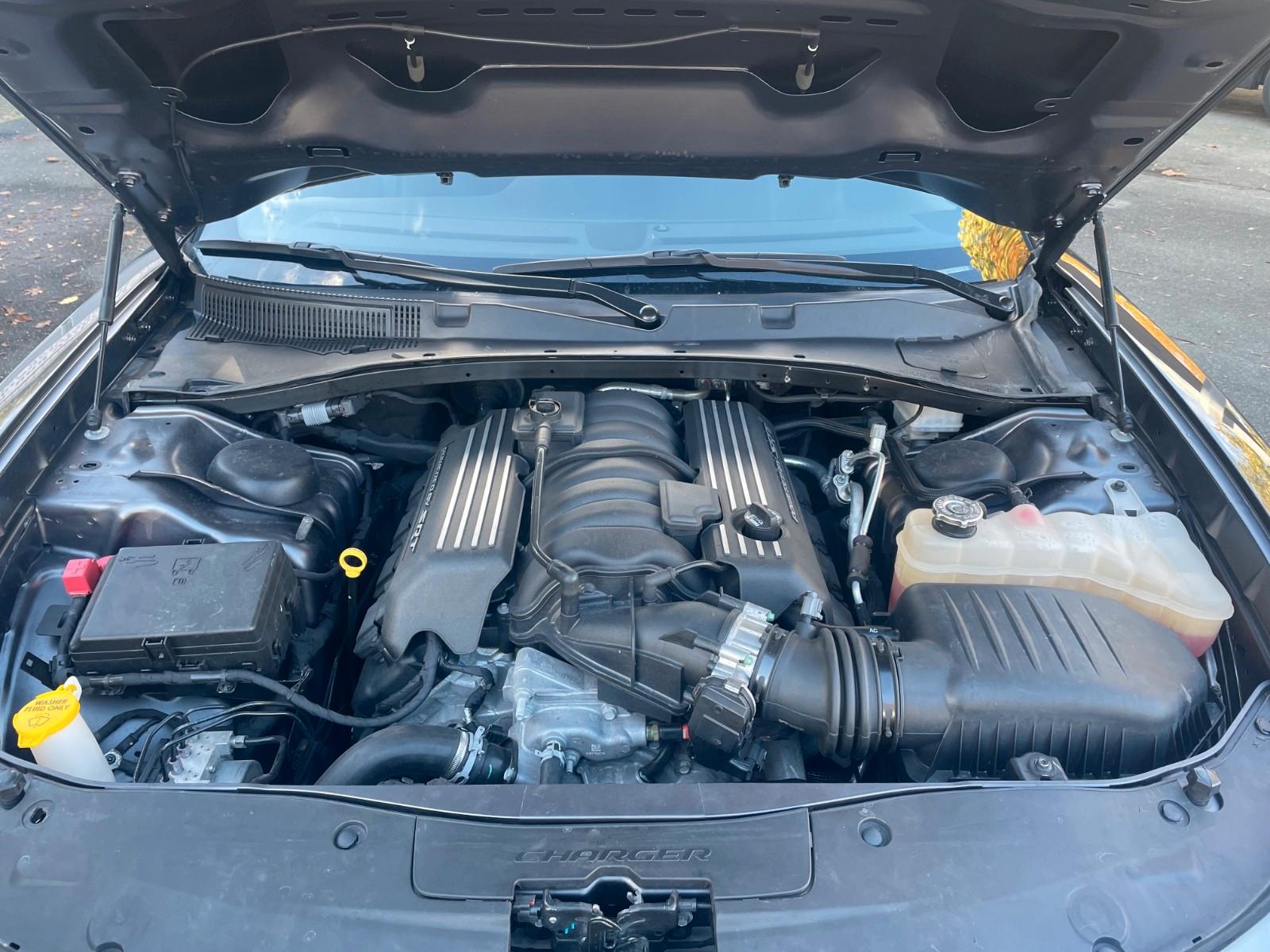 Dodge Charger SRT 6.4 Hemi V8 392 cui Scat Pack
