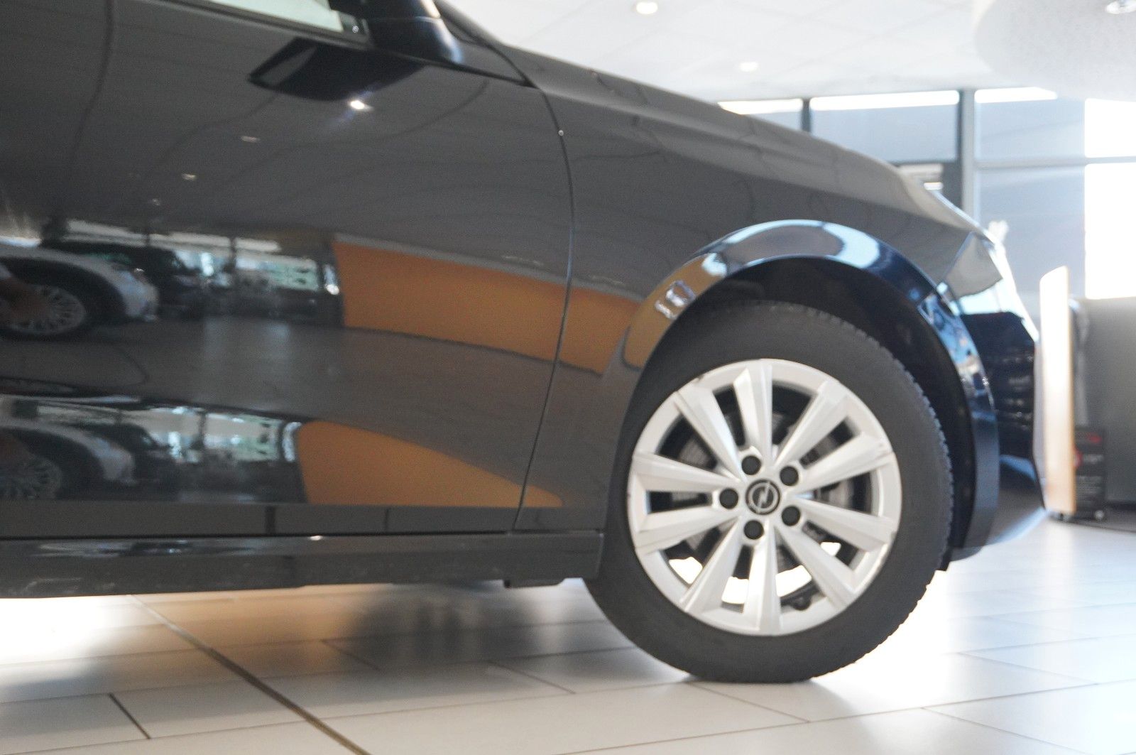 Fahrzeugabbildung Opel Astra L ST 1.2T  LED/NAVI/SHZ/ALU16/KAMERA/ALLWE