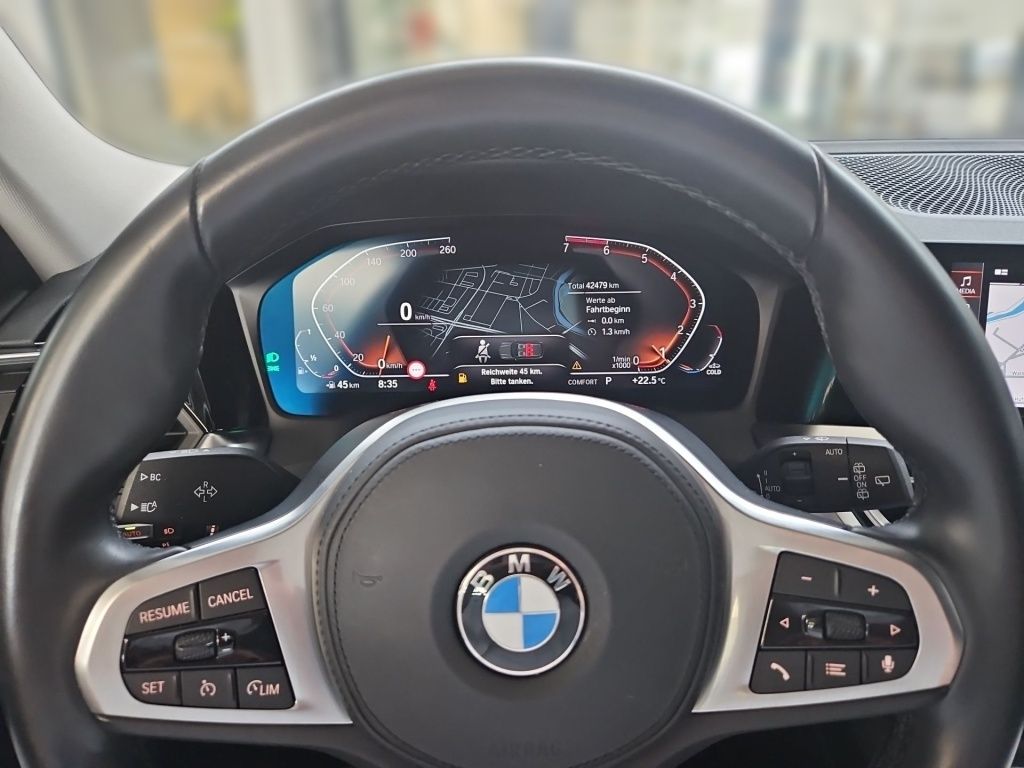 Fahrzeugabbildung BMW 318 i Sport-Line AHK ACC Navi LED SHZ Ambie. KAM
