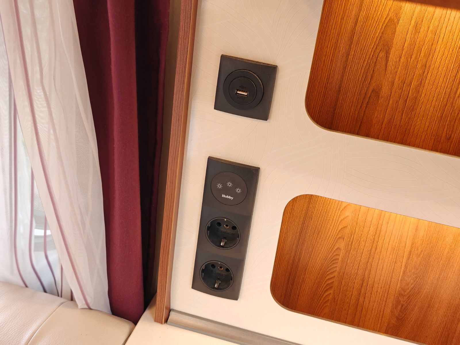 Fahrzeugabbildung Hobby Excellent 540 UFe - Fahrradträger, TV, 1.750kg -