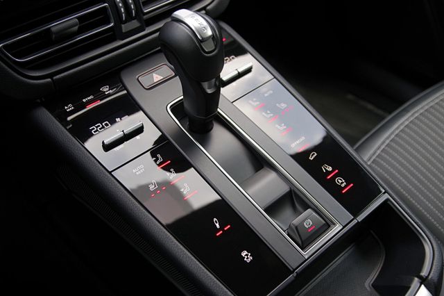 Porsche Macan T*Pano,ACC,Apple,BOSE,Carbon,SWA,Tempolim.