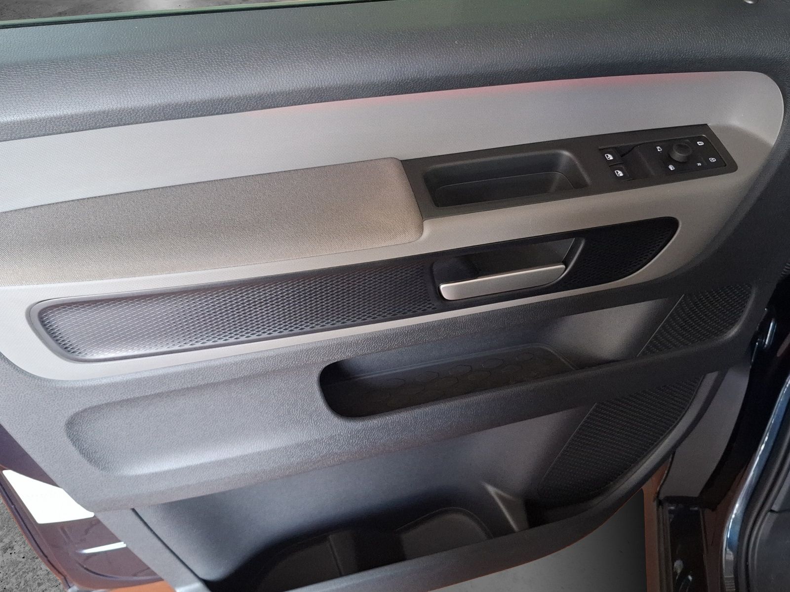 Fahrzeugabbildung Volkswagen ID. Buzz Pro 5-Si LED AHK Navi ACC RFK SH 19"