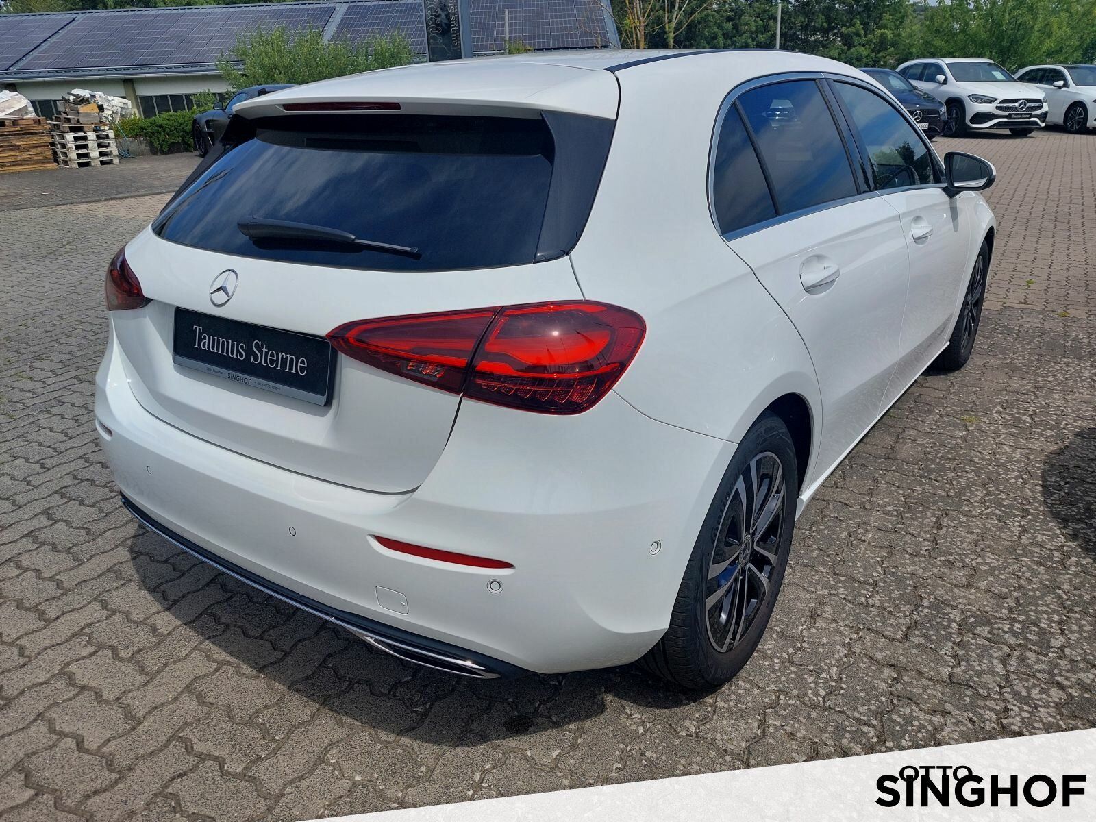 Fahrzeugabbildung Mercedes-Benz A 200 Progressive +Pano+Rü Kam+LED+MBUX+PDC+SHZ+