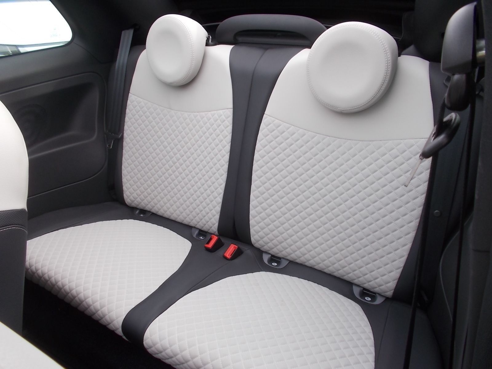 Fahrzeugabbildung Fiat 500C Dolcevita 1.0 Hybrid + Cabrio