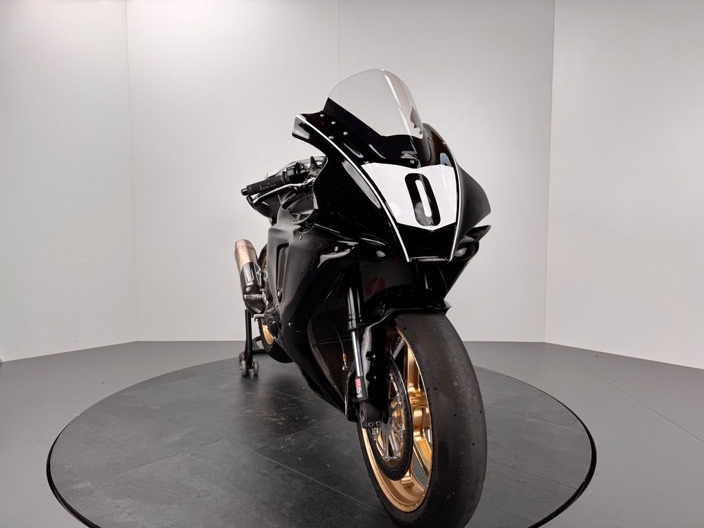 Fahrzeugabbildung Yamaha YZF-R1 RACEBIKE *ÖHLINS *AKRA *H2O *UVM.