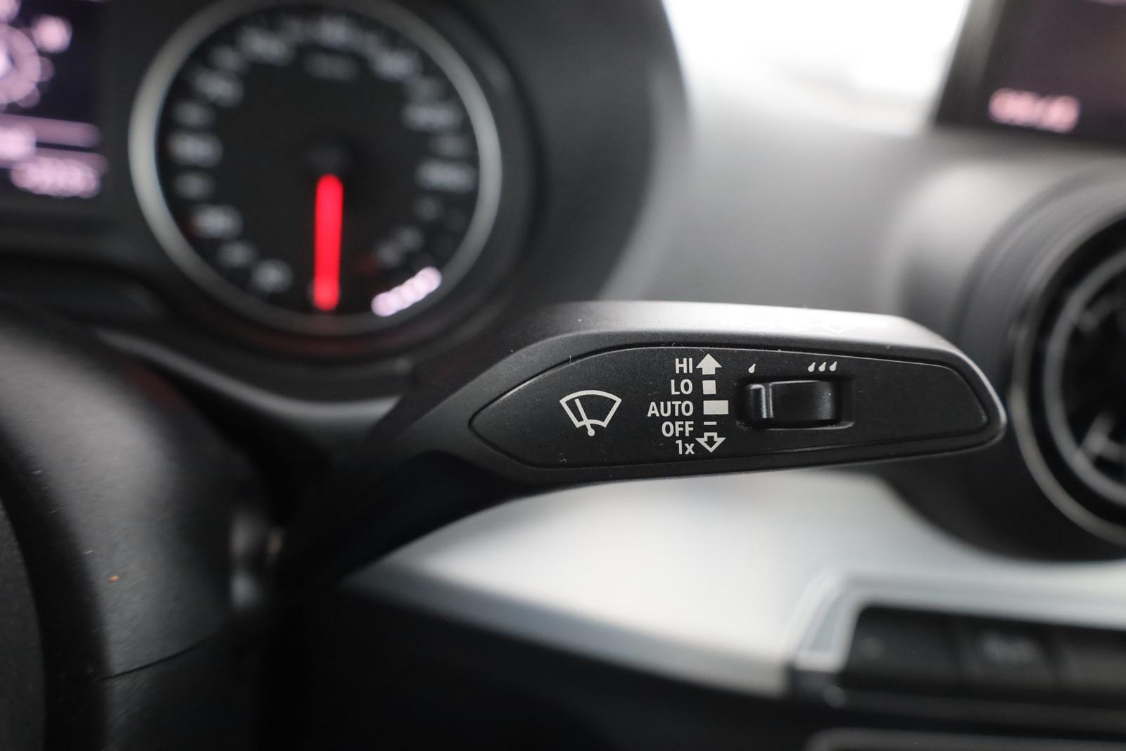 Audi Q2 30 TFSI Sport Navi Sitzheizung AHK