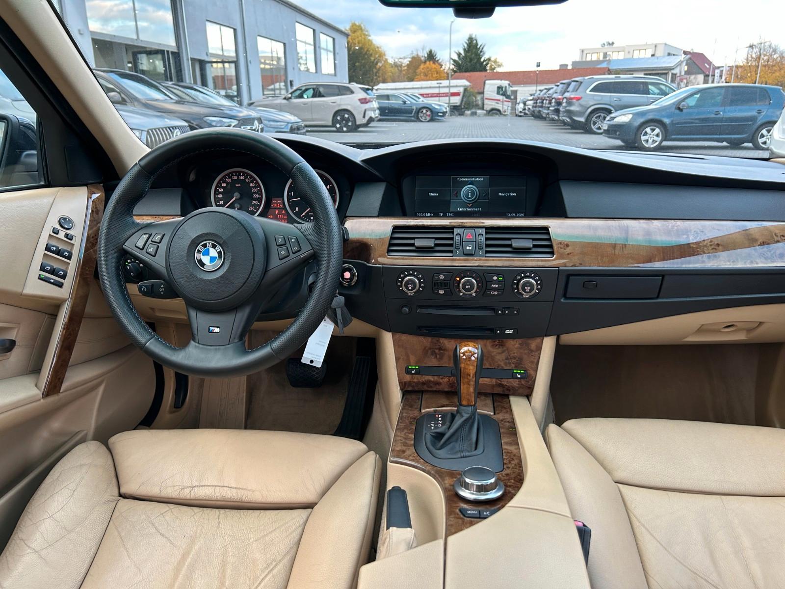 BMW 530 2005 — rear view