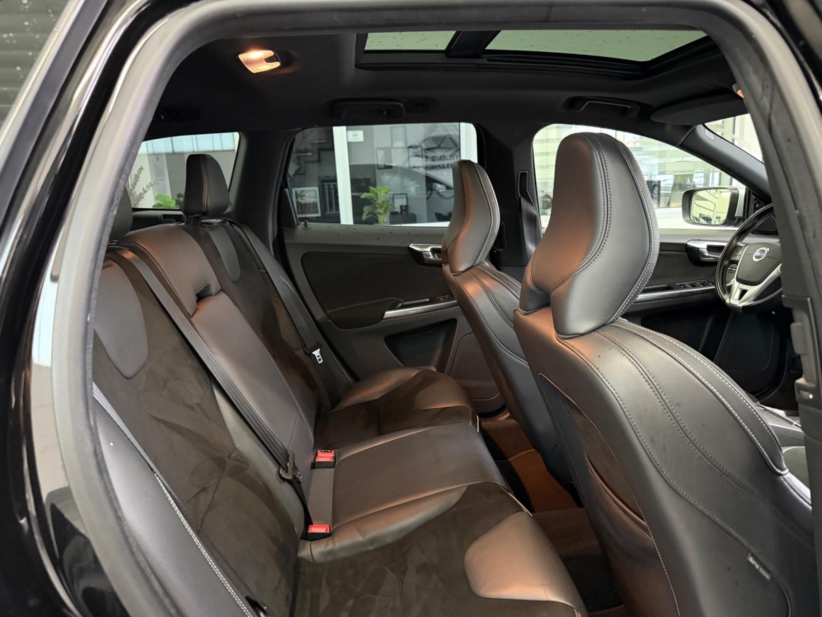 Volvo XC60 2.0 D4*MOMN*R-DSGN*2WD*ACC*PAN*CAM*BI-XN*AH