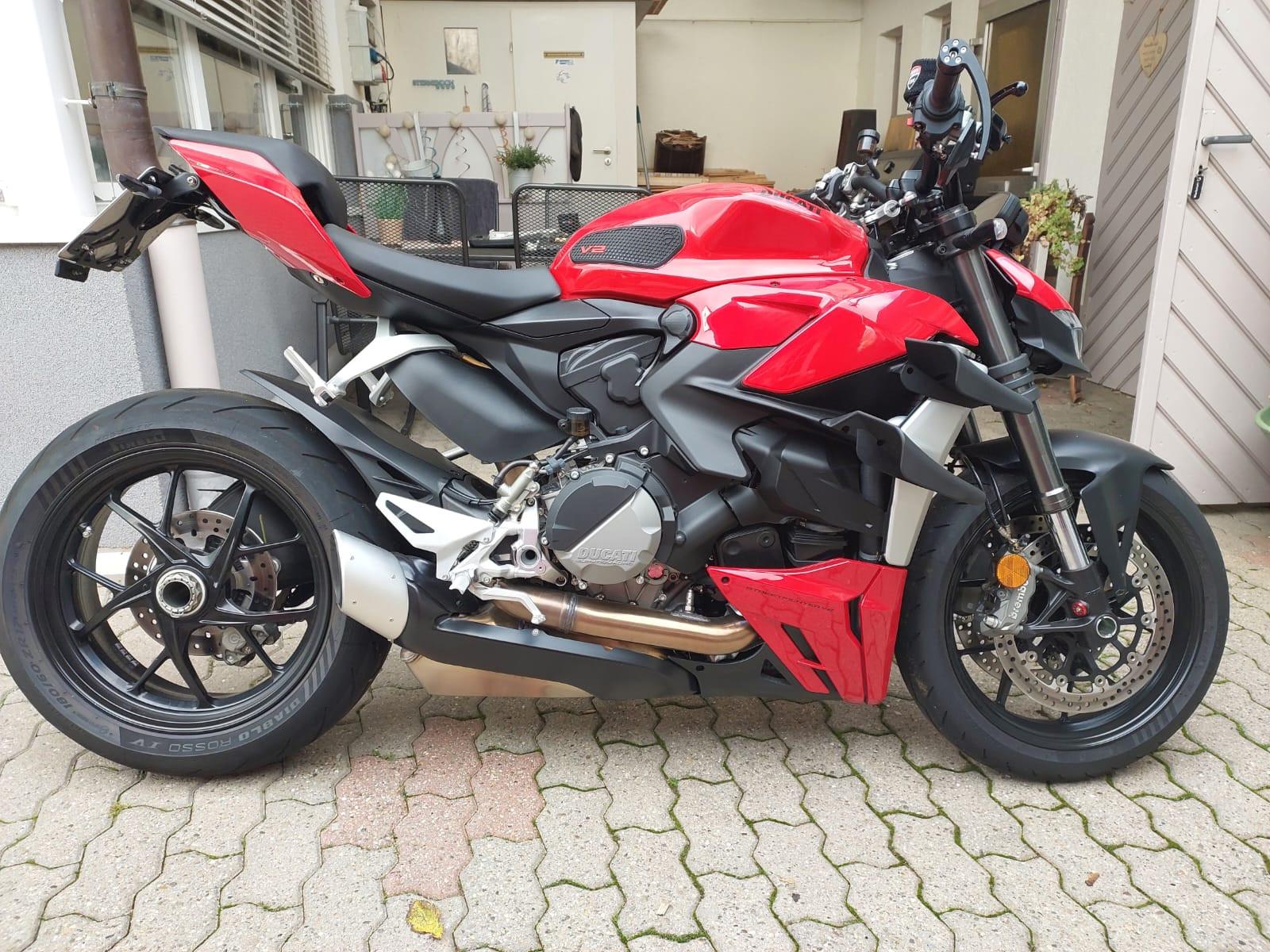 Ducati Streetfighter V2
