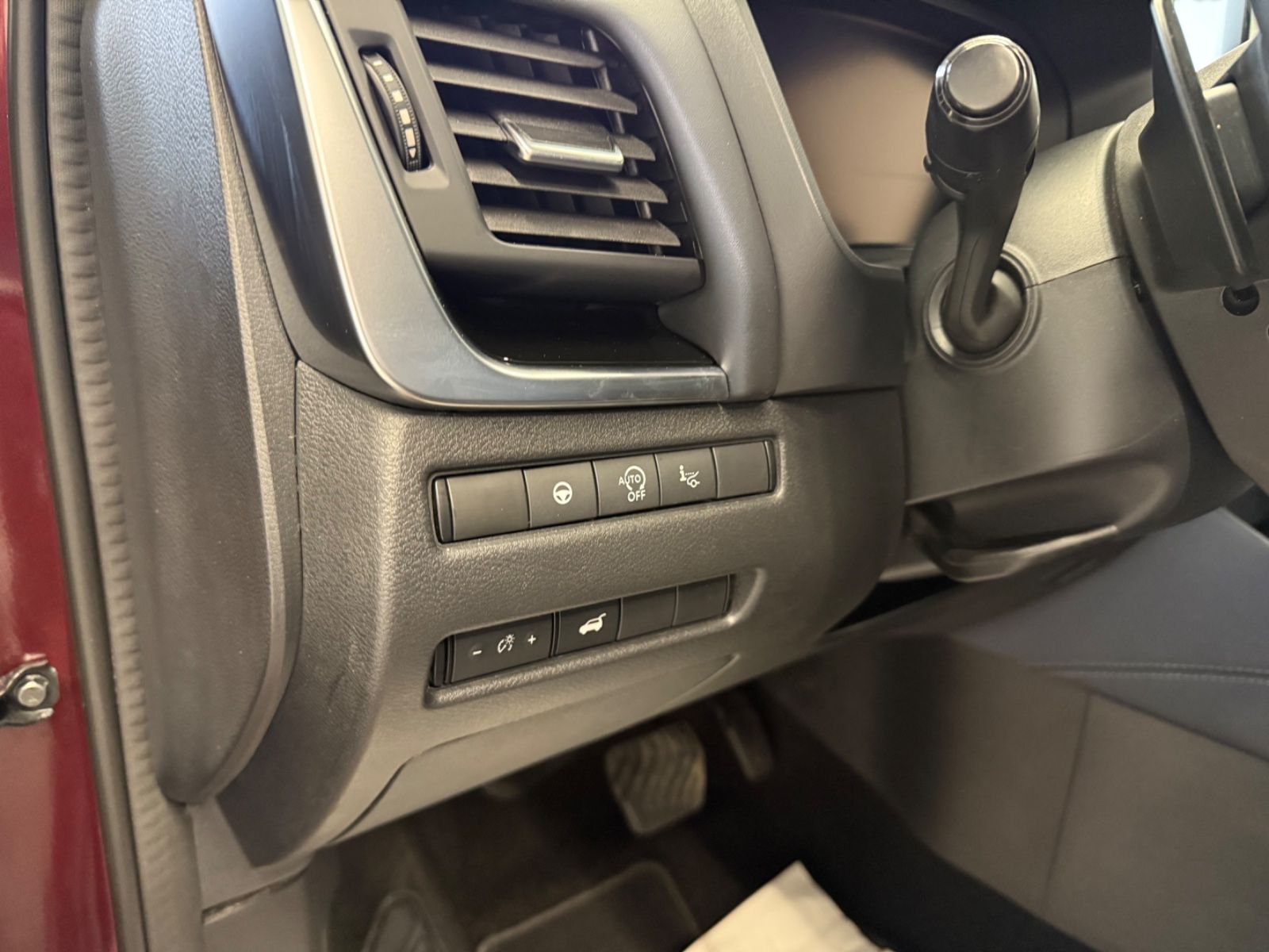 Fahrzeugabbildung Nissan Qashqai Tekna - Pano, HeadUp, Teilleder