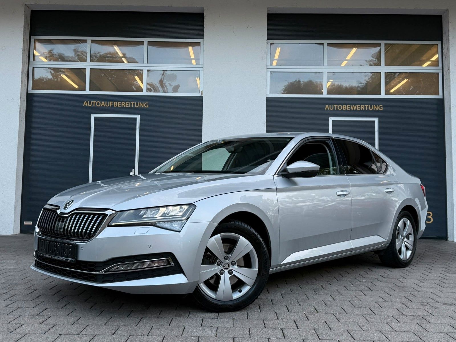 Skoda Superb 2.0 TDi Lim. DSG*Style*1.Hand*LED*Navi*SH
